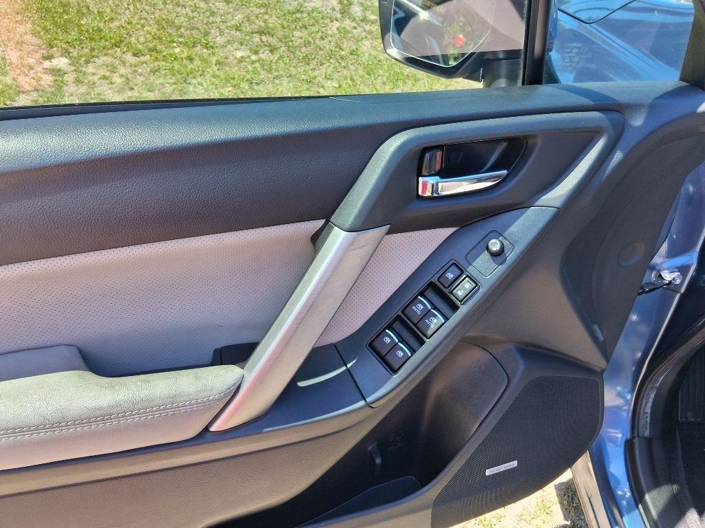 Subaru Forester 2.5i Limited CVT 2017