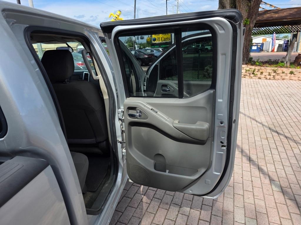 Nissan Frontier 2WD Crew Cab SWB Auto Desert Runner 2016