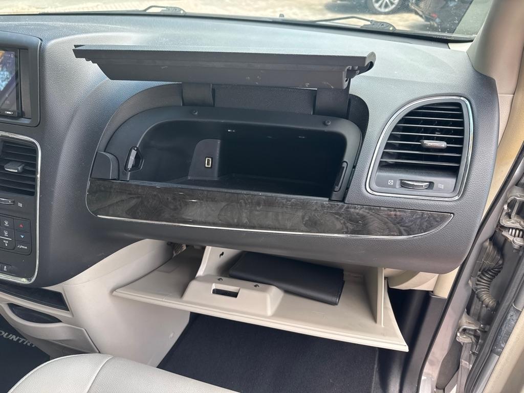 Chrysler Town & Country 4dr Wgn Touring 2016