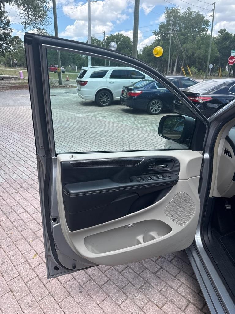 Chrysler Town & Country 4dr Wgn Touring 2016