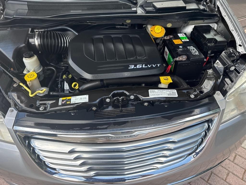 Chrysler Town & Country 4dr Wgn Touring 2016