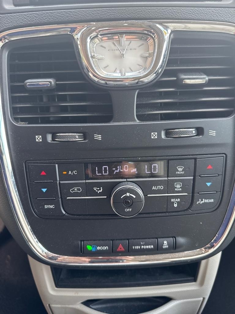 Chrysler Town & Country 4dr Wgn Touring 2016