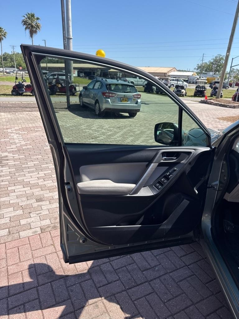 Subaru Forester 4dr CVT 2.5i Limited PZEV 2016