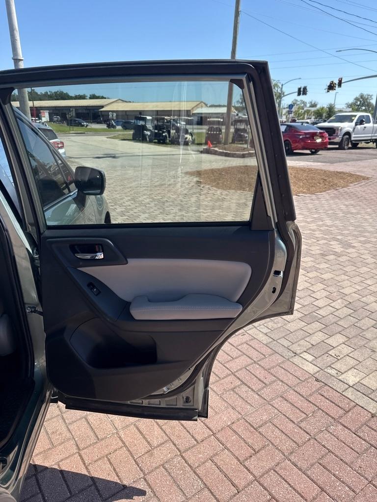 Subaru Forester 4dr CVT 2.5i Limited PZEV 2016