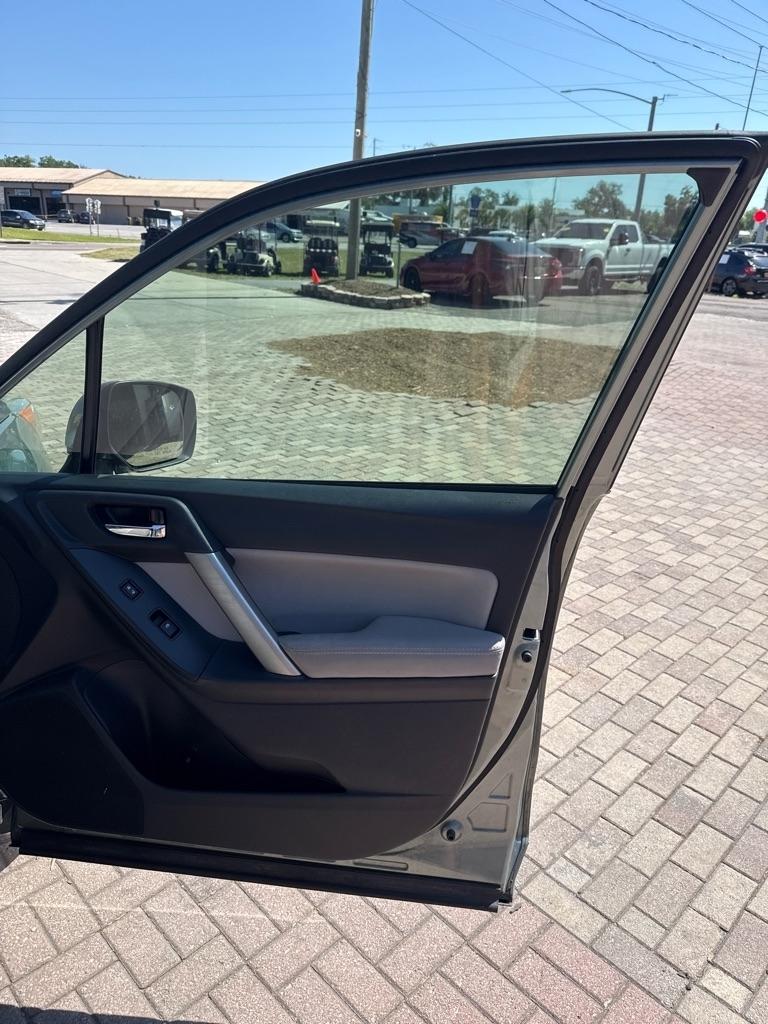 Subaru Forester 4dr CVT 2.5i Limited PZEV 2016