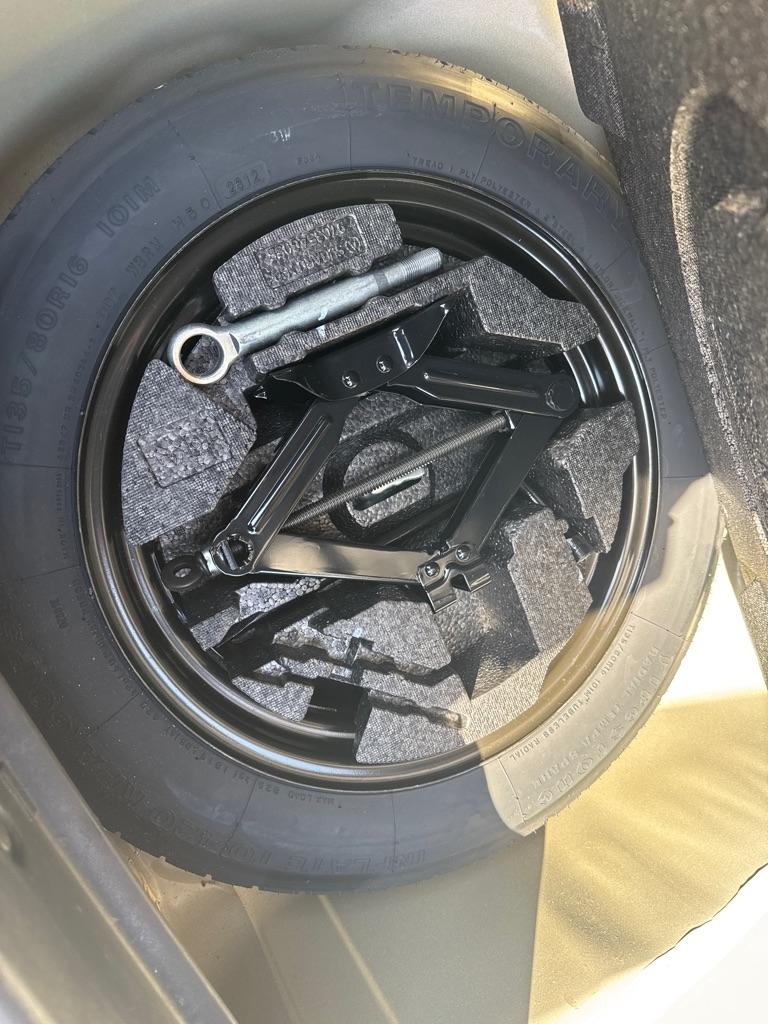 Subaru Legacy 4dr Sdn H4 Auto 2.5i Premium 2013