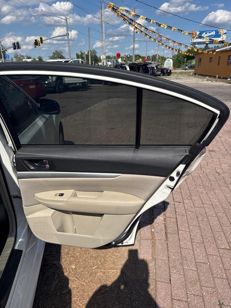 Subaru Legacy 4dr Sdn H4 Auto 2.5i Premium 2013