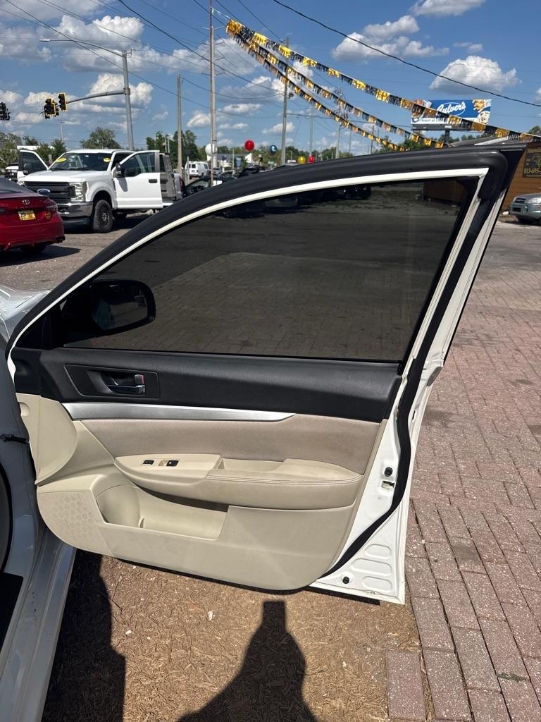 Subaru Legacy 4dr Sdn H4 Auto 2.5i Premium 2013