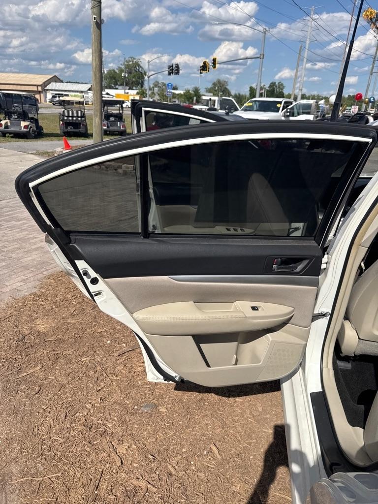 Subaru Legacy 4dr Sdn H4 Auto 2.5i Premium 2013