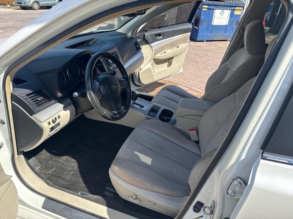 Subaru Legacy 4dr Sdn H4 Auto 2.5i Premium 2013