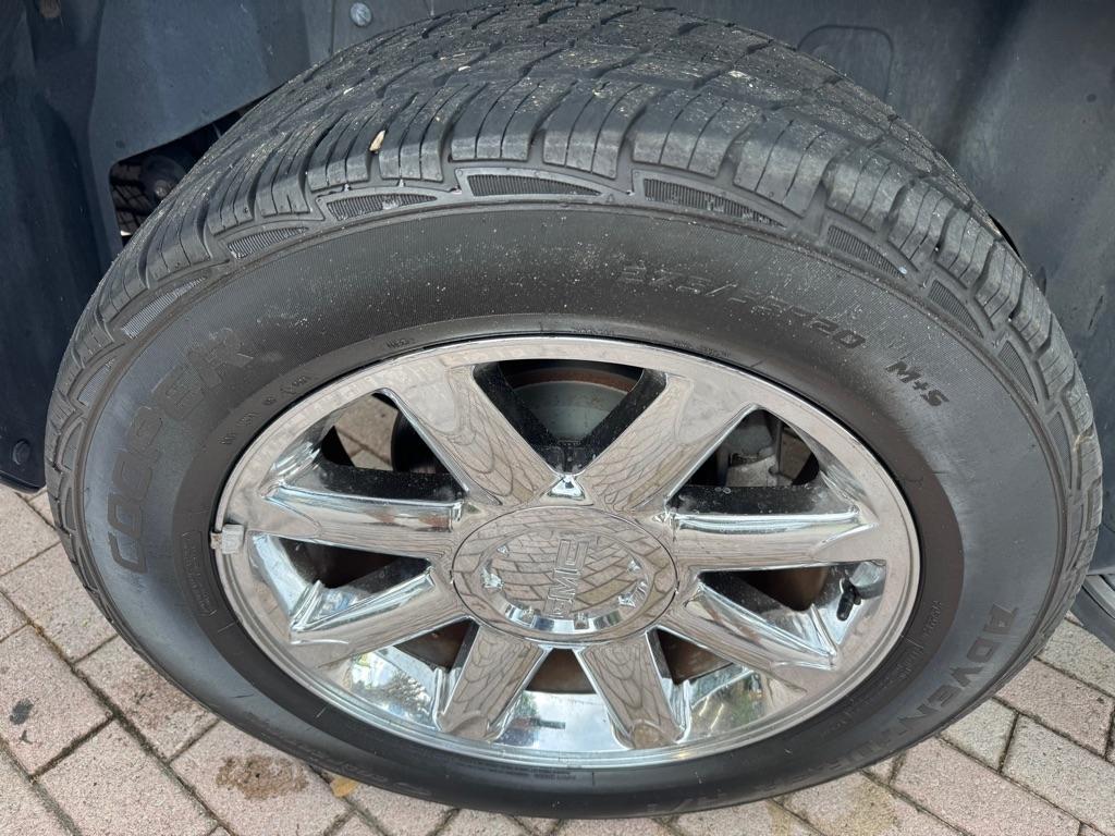 GMC Yukon XL 2WD 4dr 1500 Denali 2013