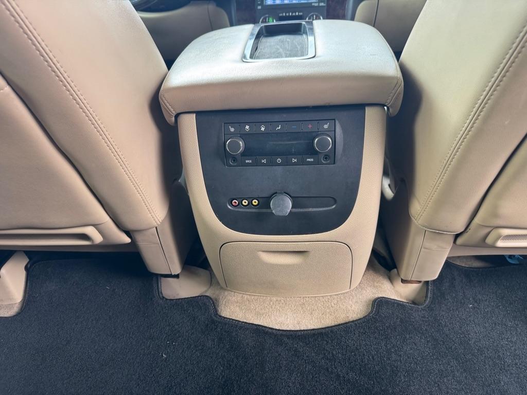 GMC Yukon XL 2WD 4dr 1500 Denali 2013