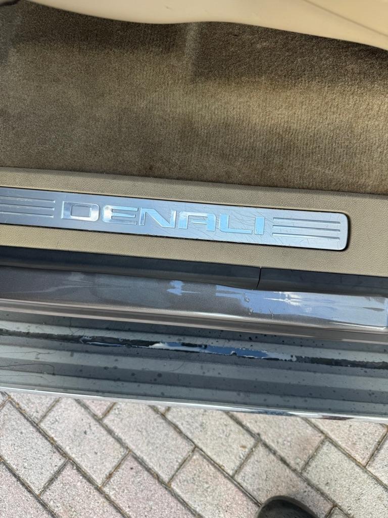 GMC Yukon XL 2WD 4dr 1500 Denali 2013