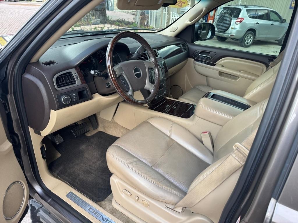 GMC Yukon XL 2WD 4dr 1500 Denali 2013