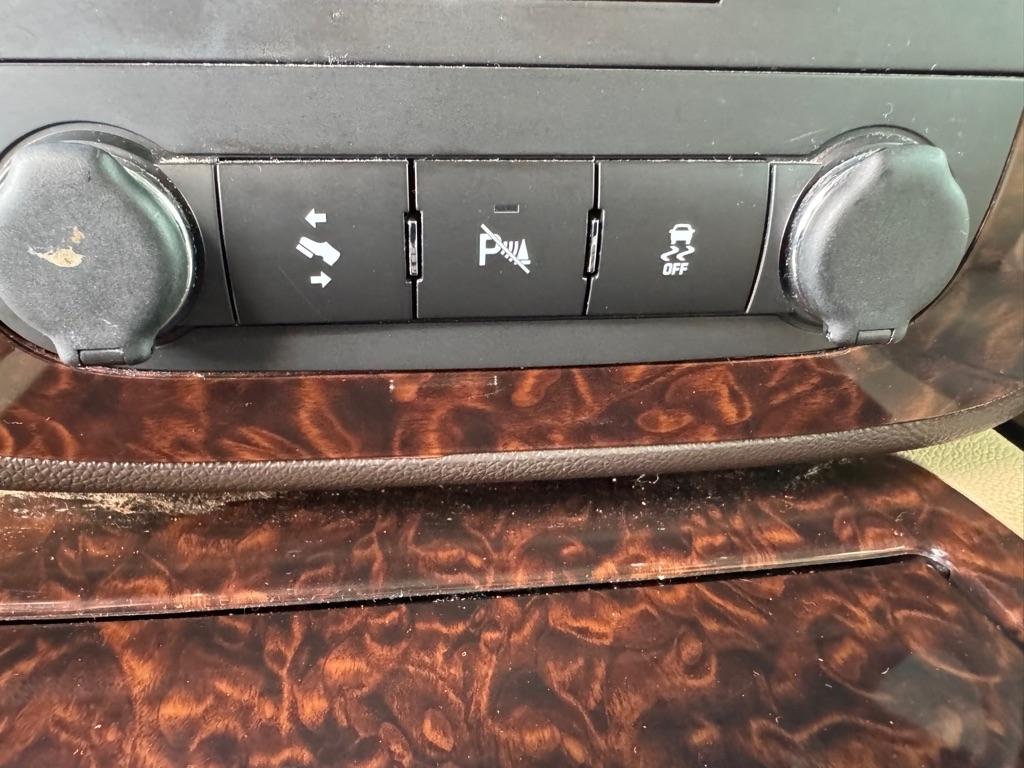 GMC Yukon XL 2WD 4dr 1500 Denali 2013