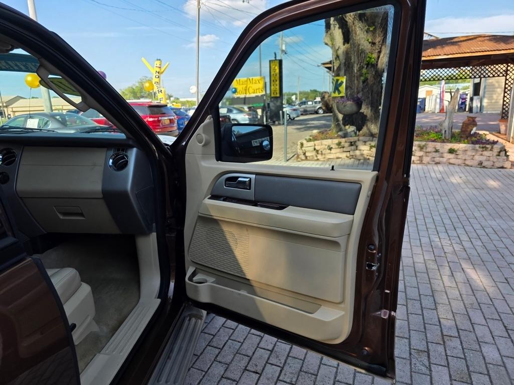 Ford Expedition 2WD 4dr King Ranch 2011
