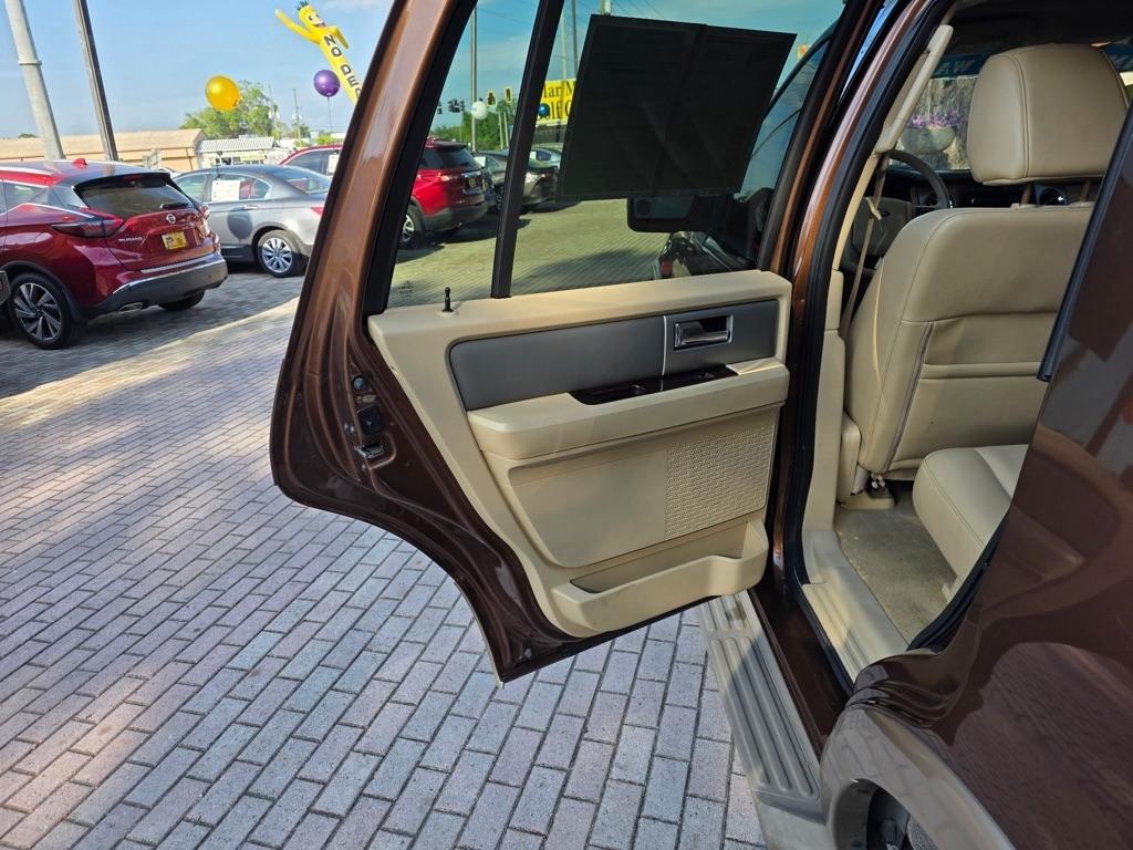 Ford Expedition 2WD 4dr King Ranch 2011