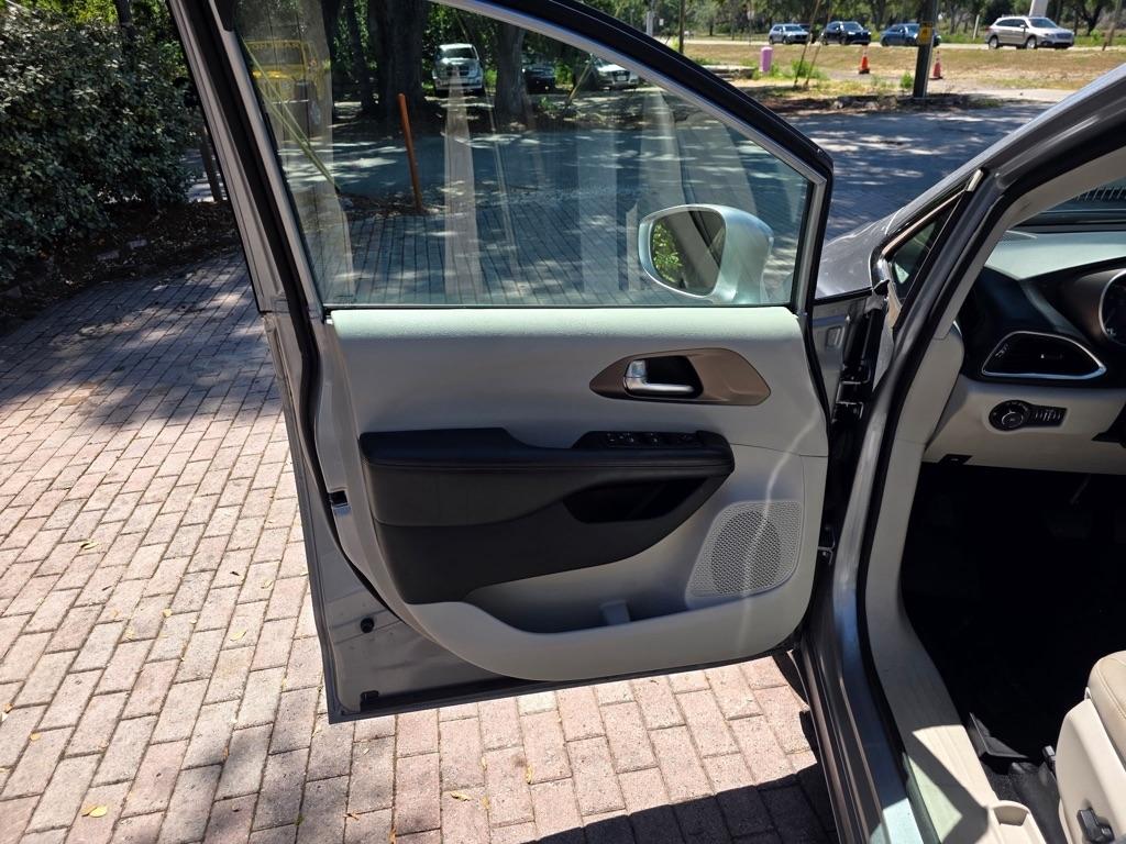 Chrysler Pacifica Touring L Plus FWD 2019