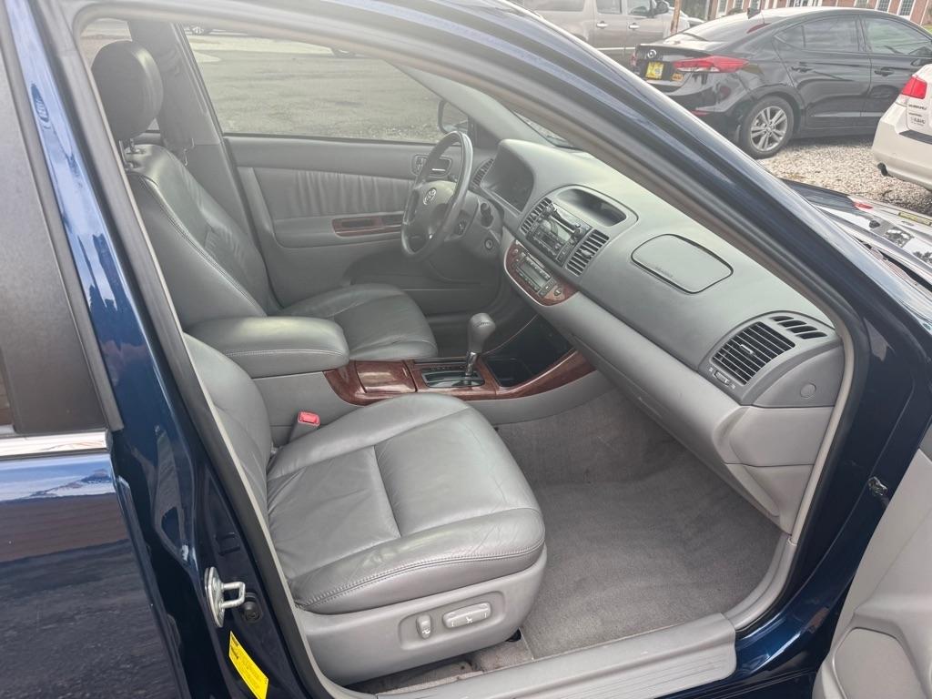Toyota Camry 4dr Sdn XLE V6 Auto (Natl) 2004