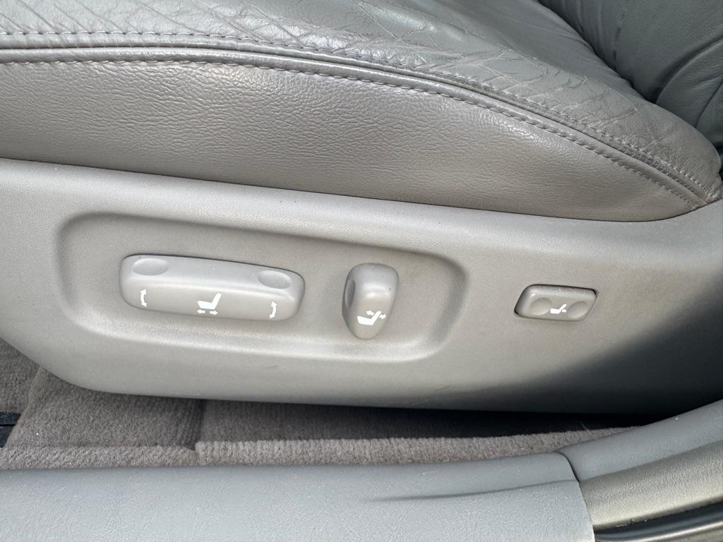 Toyota Camry 4dr Sdn XLE V6 Auto (Natl) 2004
