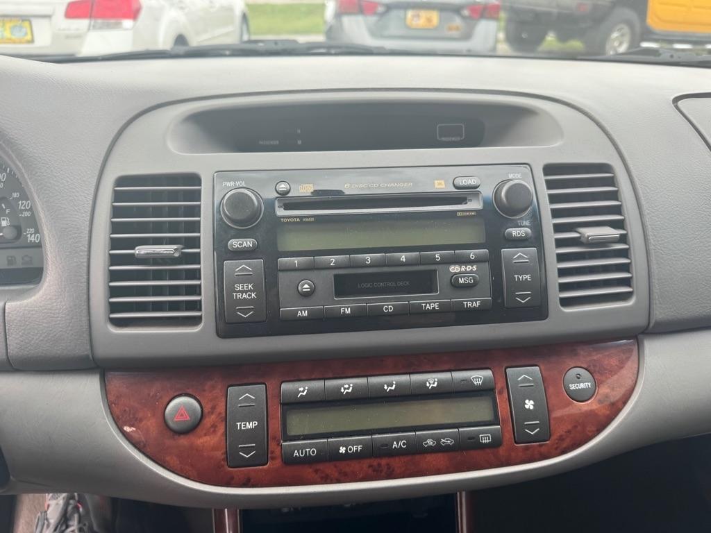 Toyota Camry 4dr Sdn XLE V6 Auto (Natl) 2004