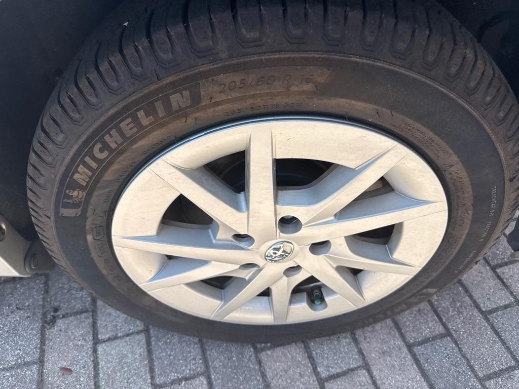 Toyota Prius V 5dr Wgn Three (Natl) 2012