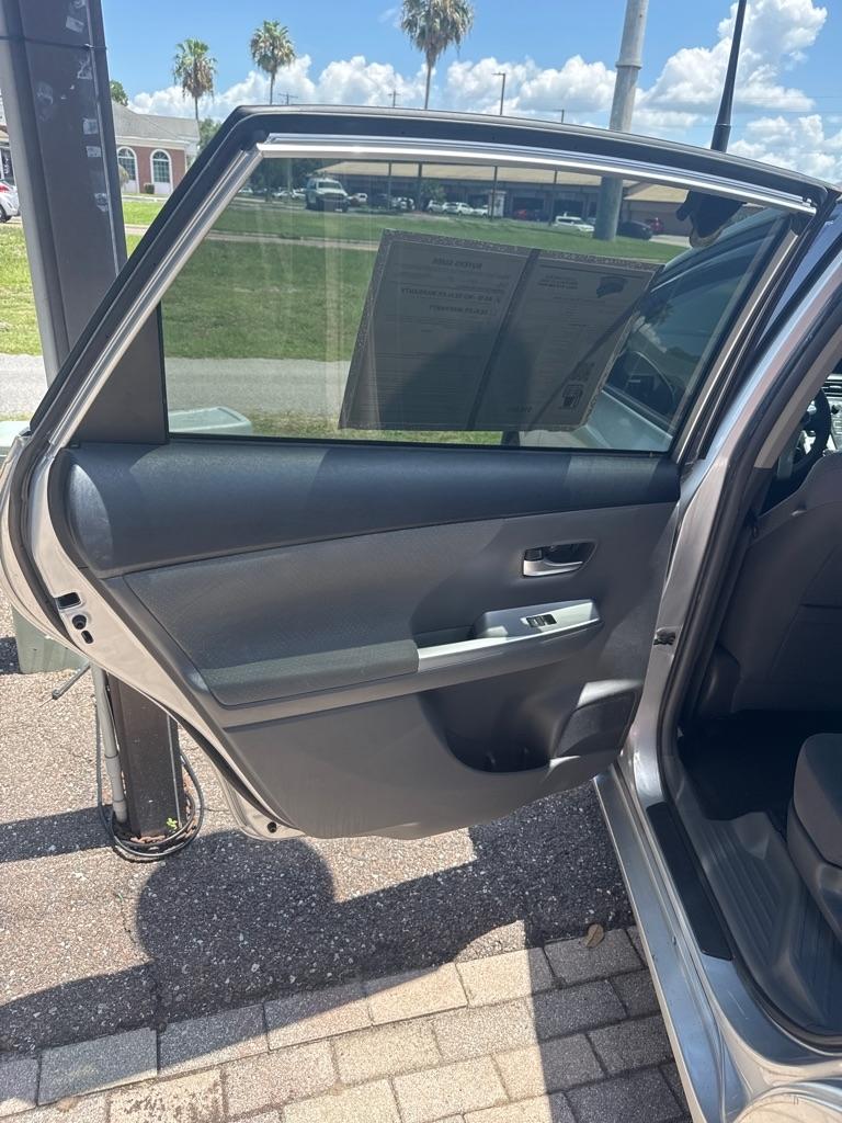 Toyota Prius V 5dr Wgn Three (Natl) 2012