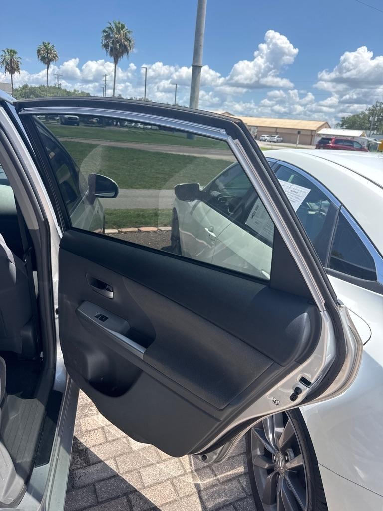 Toyota Prius V 5dr Wgn Three (Natl) 2012