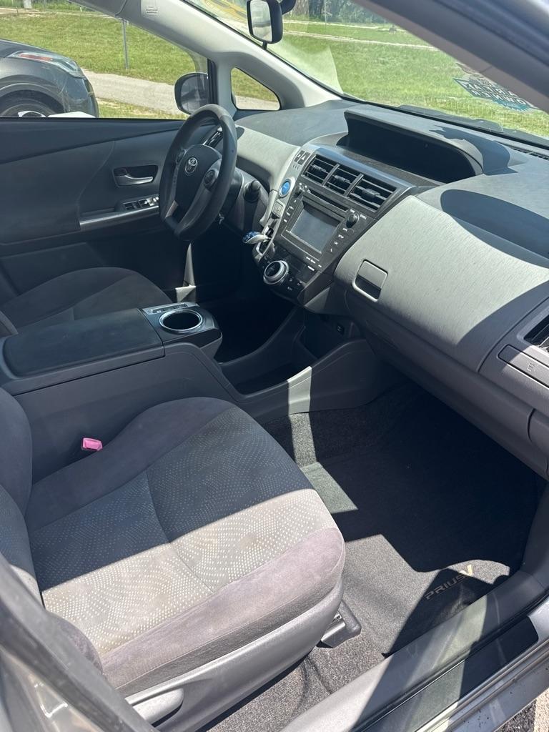 Toyota Prius V 5dr Wgn Three (Natl) 2012