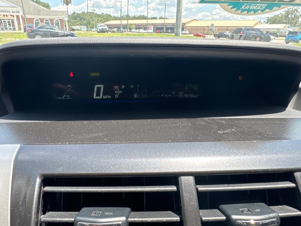 Toyota Prius V 5dr Wgn Three (Natl) 2012