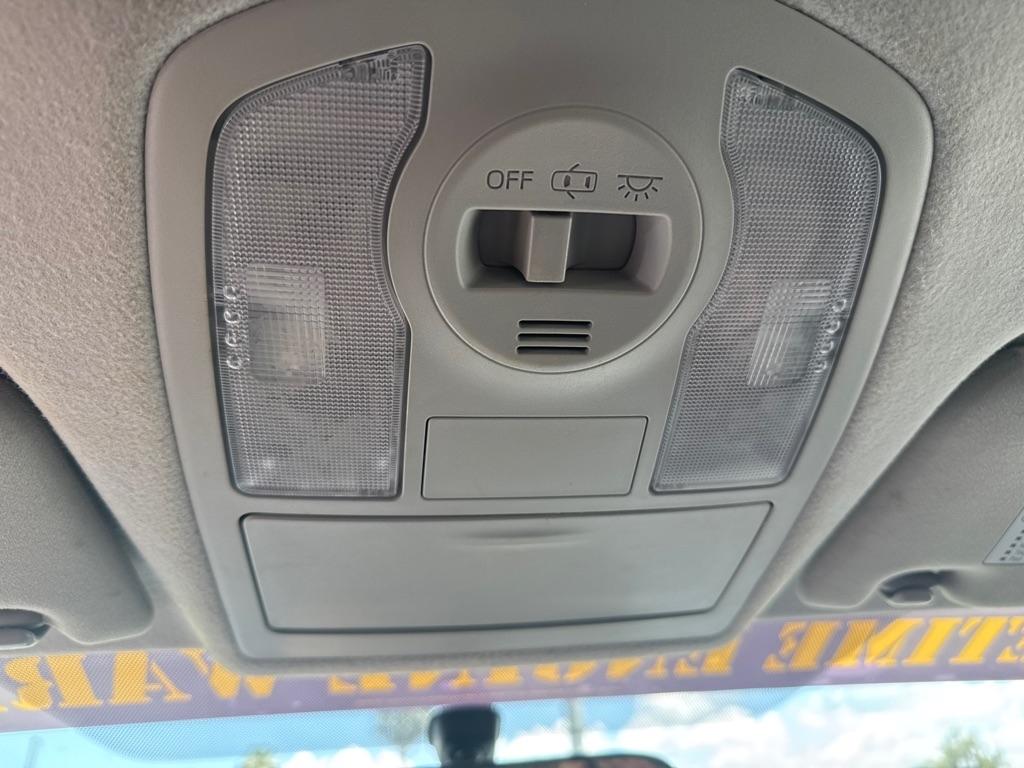 Toyota Prius V 5dr Wgn Three (Natl) 2012