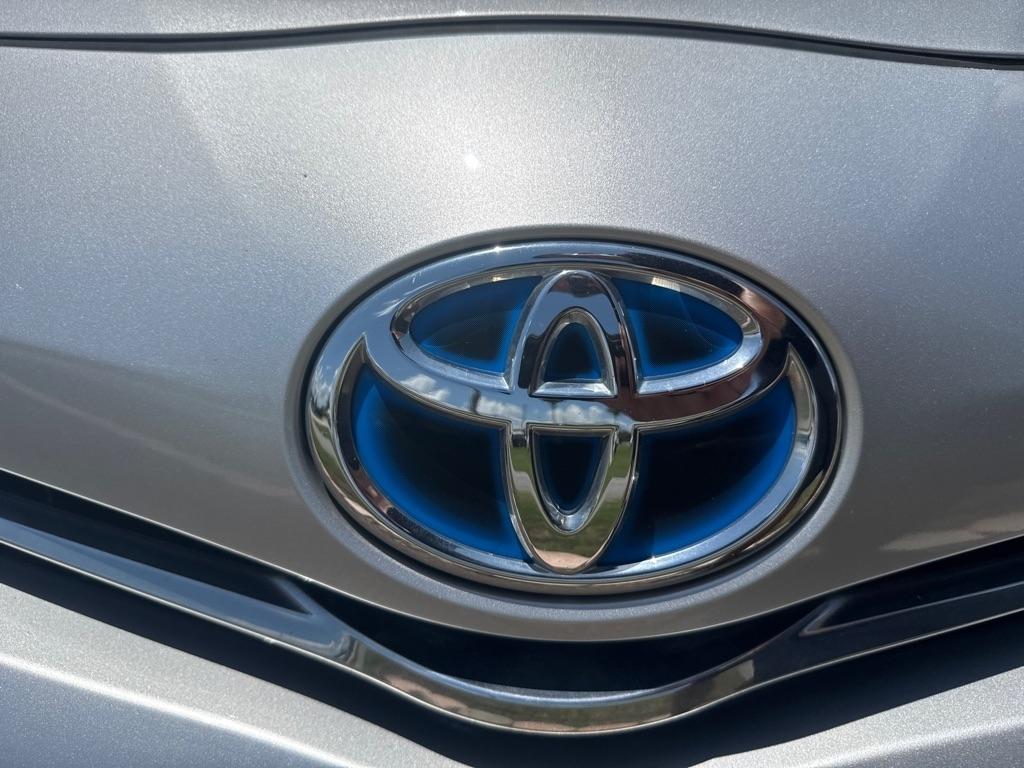 Toyota Prius V 5dr Wgn Three (Natl) 2012