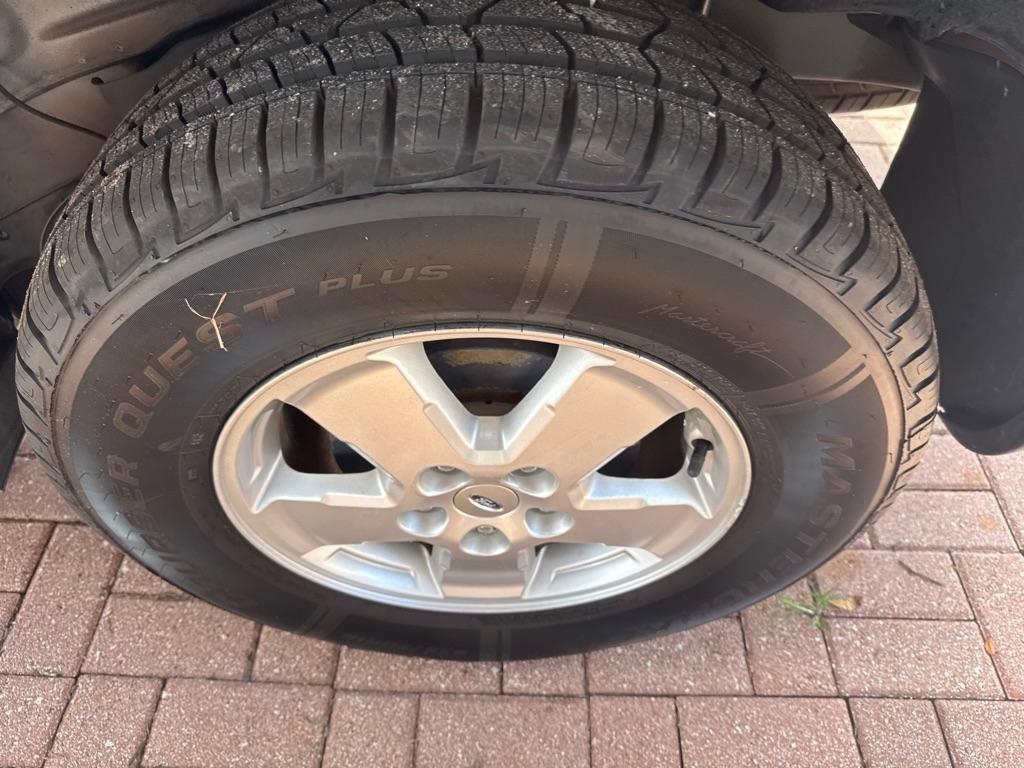 Ford Escape FWD 4dr XLS 2011