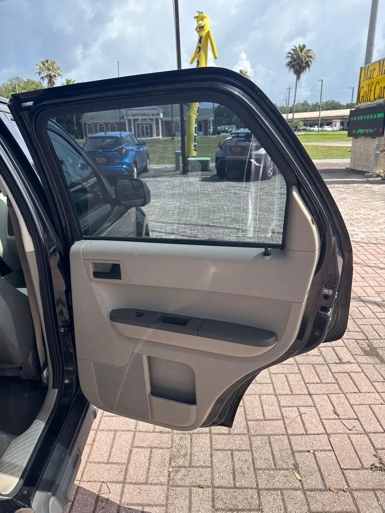 Ford Escape FWD 4dr XLS 2011