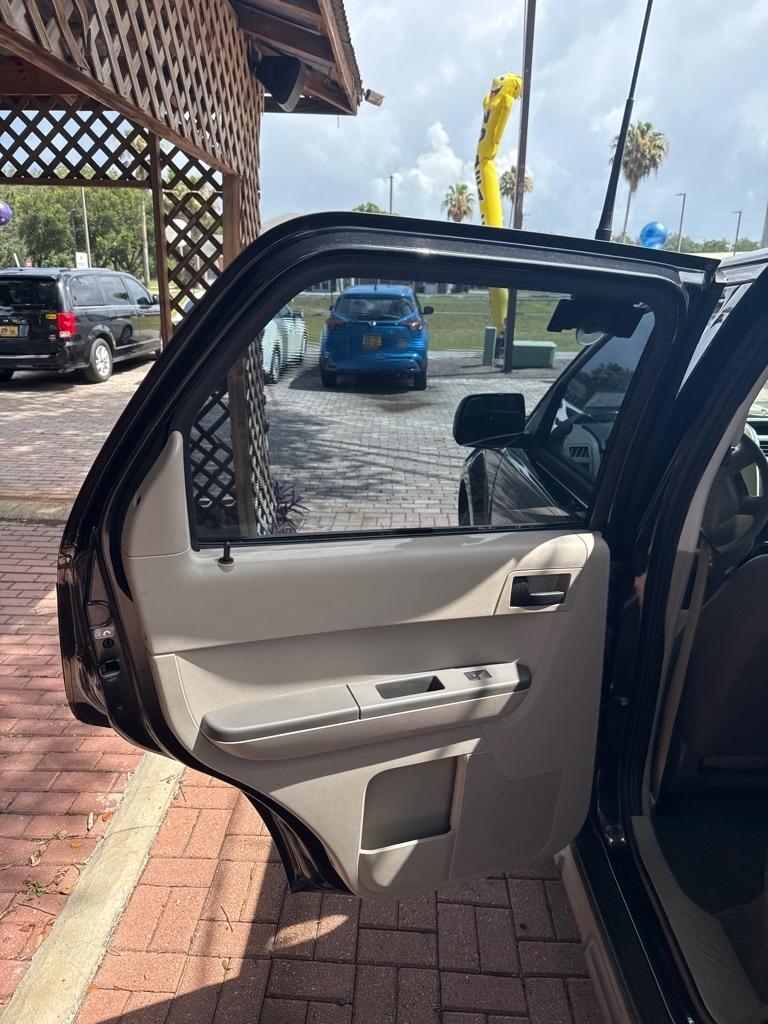 Ford Escape FWD 4dr XLS 2011