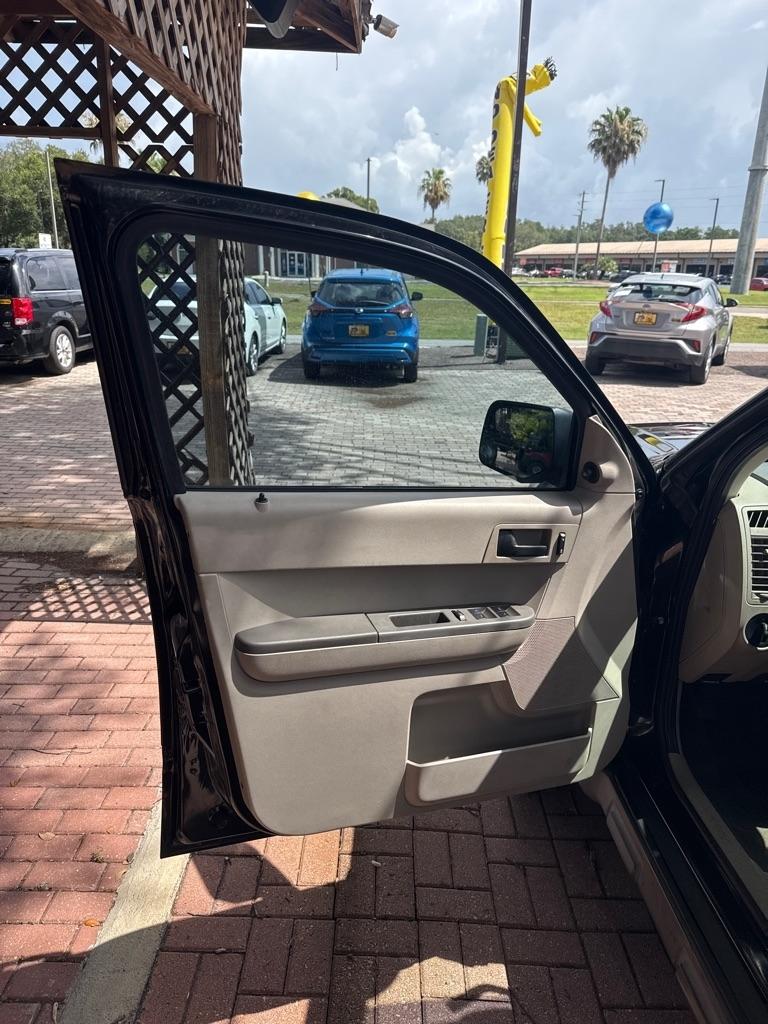 Ford Escape FWD 4dr XLS 2011