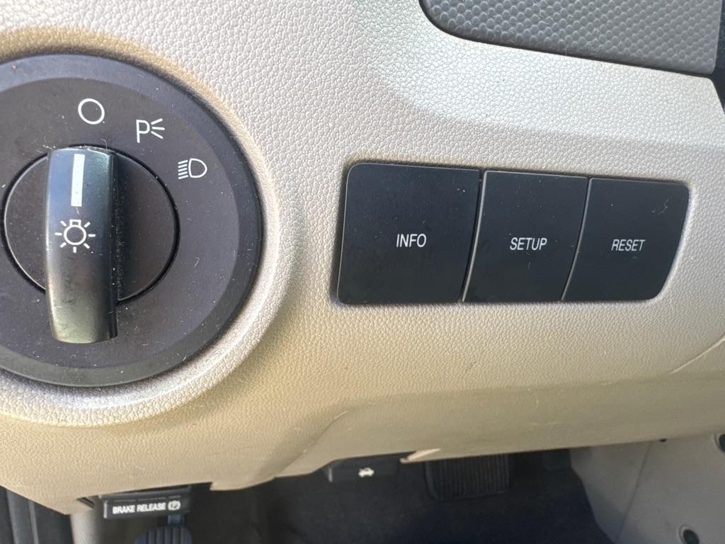 Ford Escape FWD 4dr XLS 2011