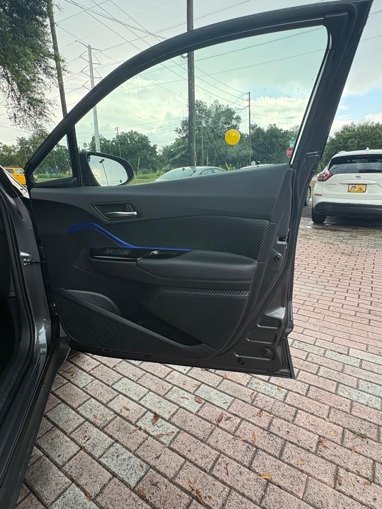 Toyota C-HR Nightshade FWD (Natl) 2021