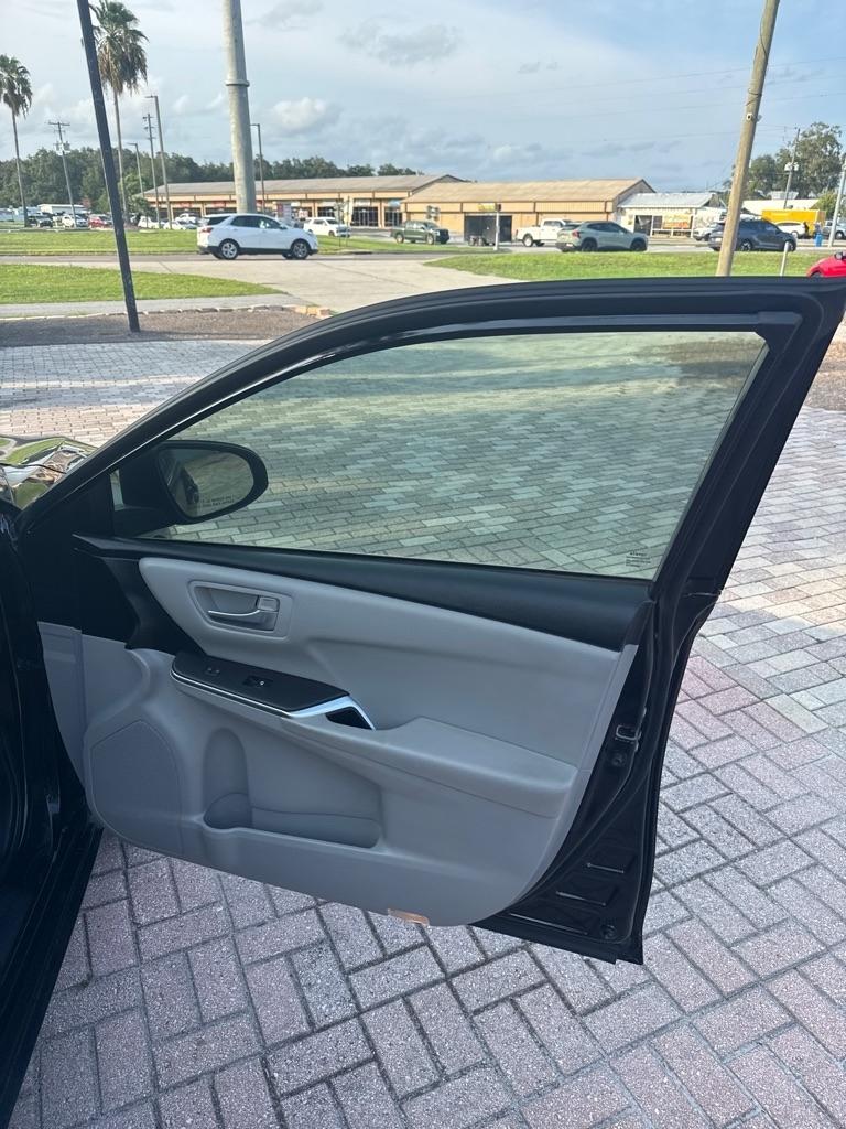 Toyota Camry XLE Auto (Natl) 2017
