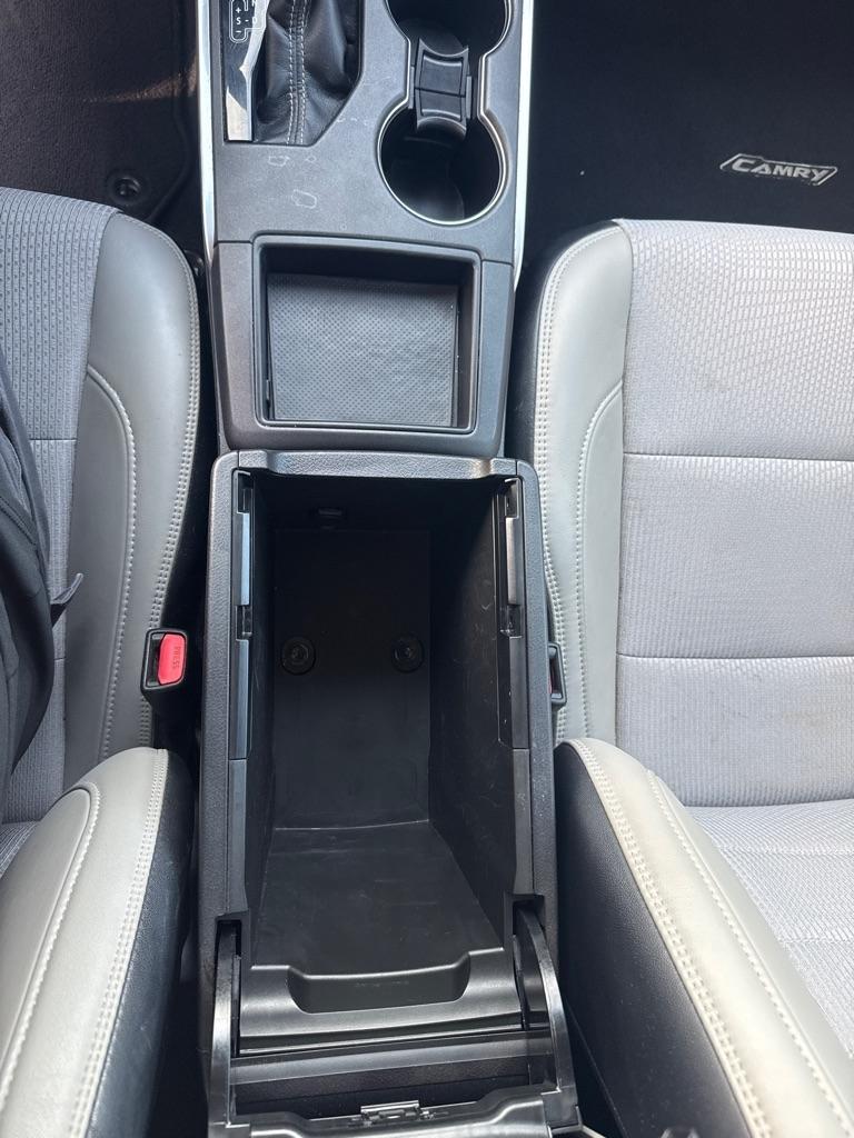 Toyota Camry XLE Auto (Natl) 2017