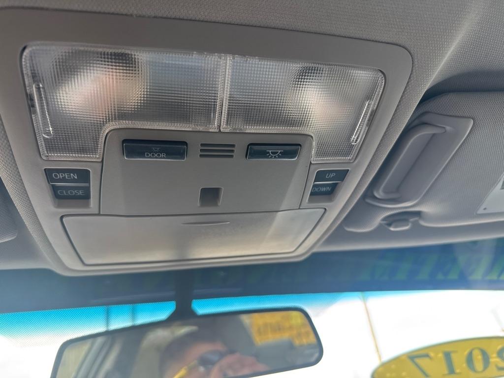 Toyota Camry XLE Auto (Natl) 2017