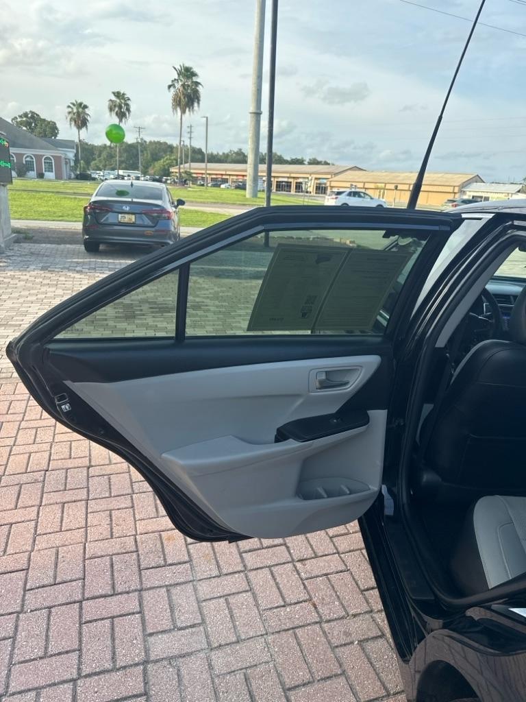 Toyota Camry XLE Auto (Natl) 2017