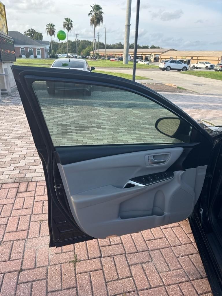 Toyota Camry XLE Auto (Natl) 2017