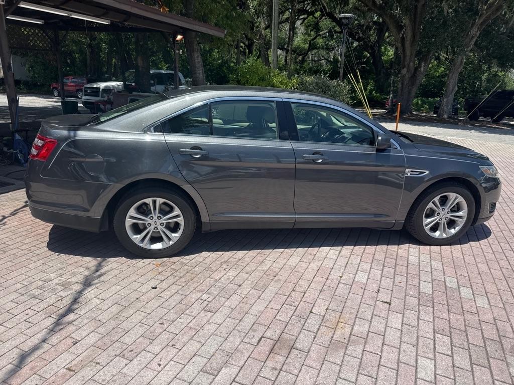 Ford Taurus 4dr Sdn SE FWD 2015