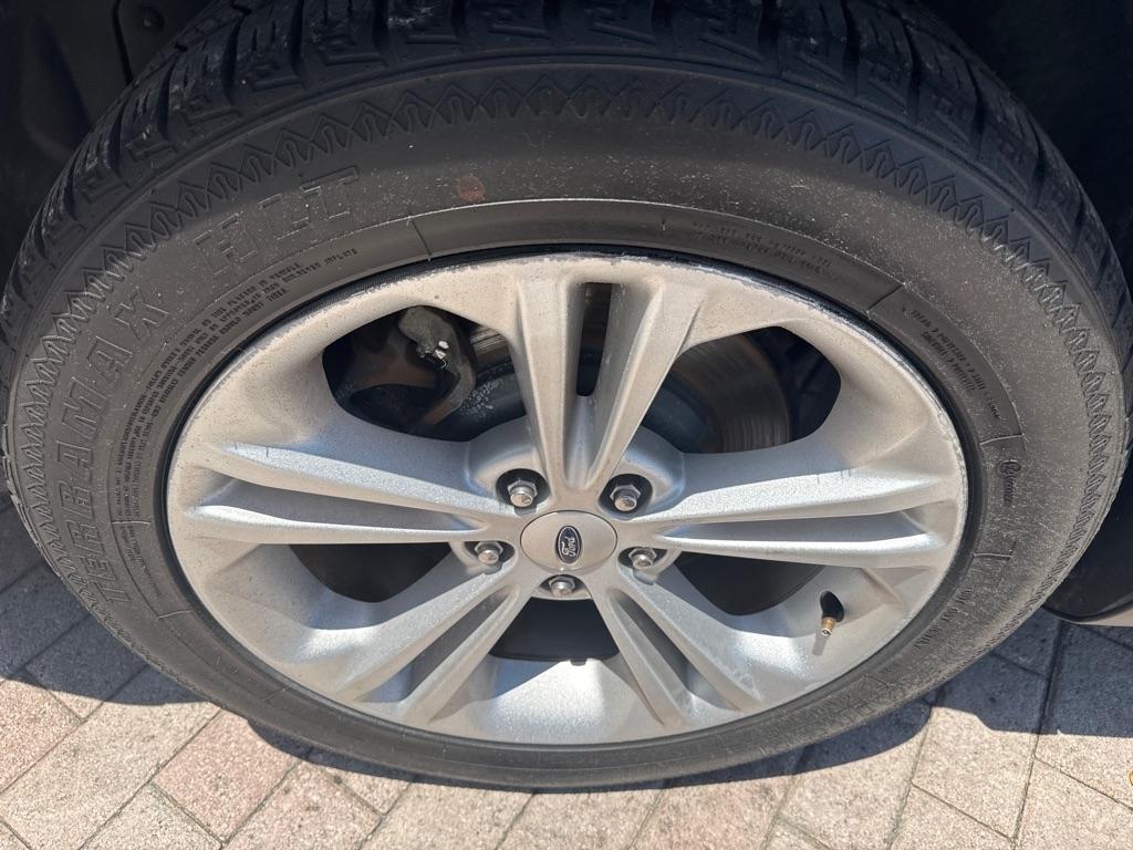 Ford Taurus 4dr Sdn SE FWD 2015