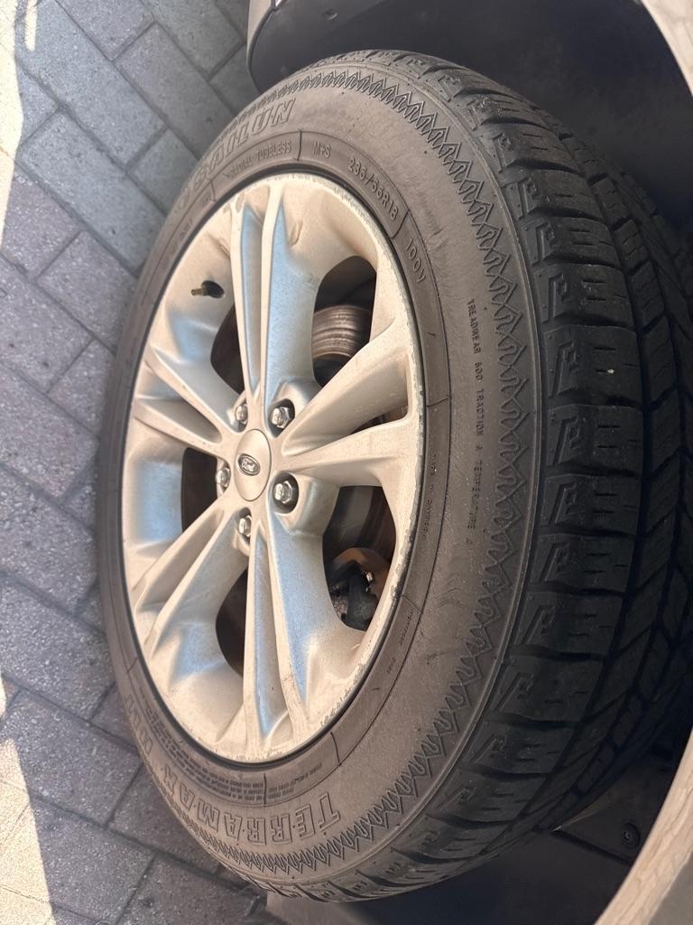 Ford Taurus 4dr Sdn SE FWD 2015