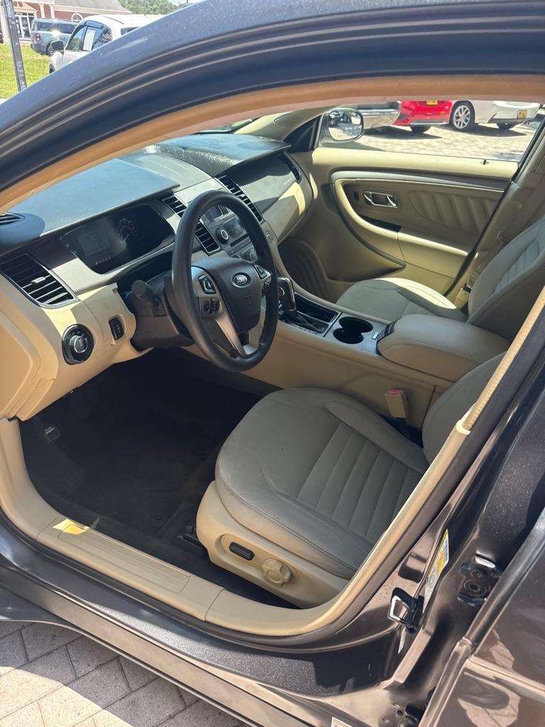 Ford Taurus 4dr Sdn SE FWD 2015