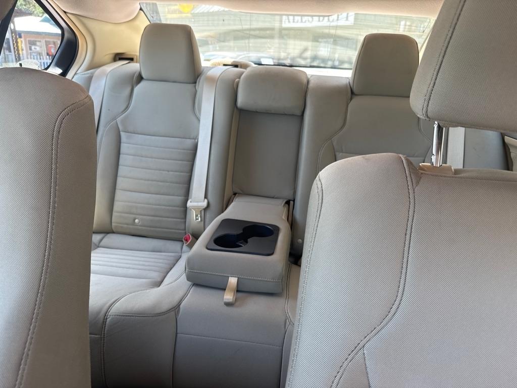 Ford Taurus 4dr Sdn SE FWD 2015