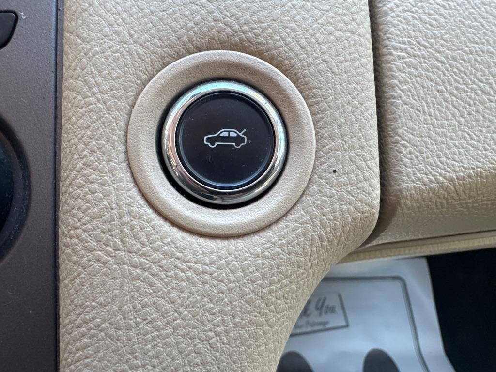 Ford Taurus 4dr Sdn SE FWD 2015