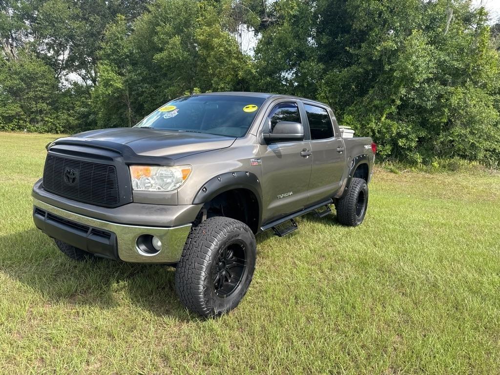 Toyota Tundra 4WD Truck CrewMax 5.7L FFV V8 6-Spd AT (Natl) 2011